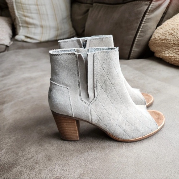 Toms Shoes - Toms Cream Heeled Boots